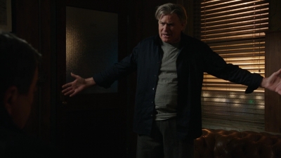 BLUE_BLOODS_-_E8X17_CLOSE_CALLS_040.jpg