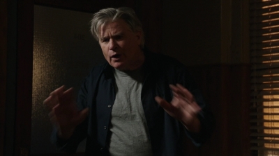 BLUE_BLOODS_-_E8X17_CLOSE_CALLS_043.jpg