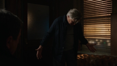 BLUE_BLOODS_-_E8X17_CLOSE_CALLS_051.jpg