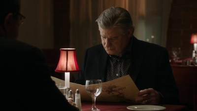 BLUE_BLOODS_-_E8X17_CLOSE_CALLS_101.jpg