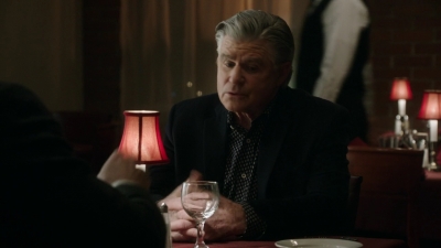BLUE_BLOODS_-_E8X17_CLOSE_CALLS_112.jpg