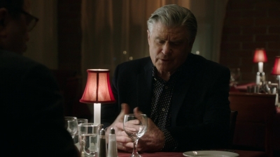 BLUE_BLOODS_-_E8X17_CLOSE_CALLS_122.jpg