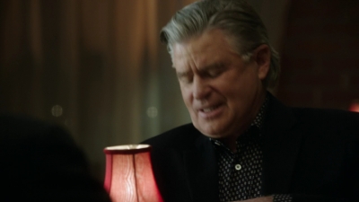 BLUE_BLOODS_-_E8X17_CLOSE_CALLS_200.jpg