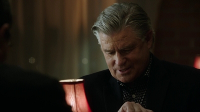 BLUE_BLOODS_-_E8X17_CLOSE_CALLS_206.jpg