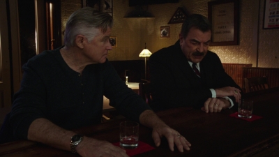 BLUE_BLOODS_-_E9X17_TWO_FACED_025.jpg