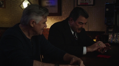 BLUE_BLOODS_-_E9X17_TWO_FACED_049.jpg