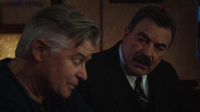 BLUE_BLOODS_-_E9X17_TWO_FACED_107.jpg
