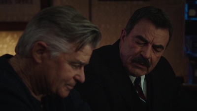 BLUE_BLOODS_-_E9X17_TWO_FACED_130.jpg