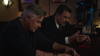 BLUE_BLOODS_-_E9X17_TWO_FACED_160.jpg