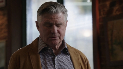 BLUE_BLOODS_-_E9X17_TWO_FACED_400.jpg