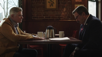 BLUE_BLOODS_-_E9X17_TWO_FACED_550.jpg